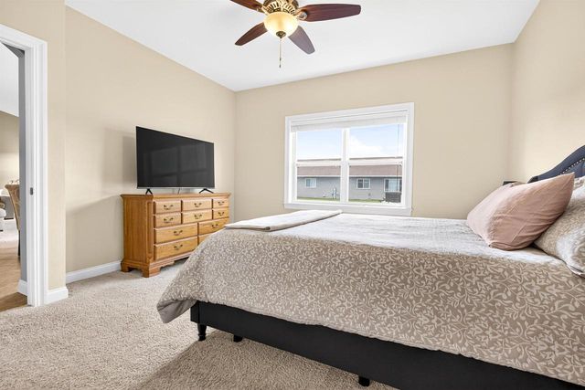 1579 LONE OAK DRIVE, Neenah, WI 54956