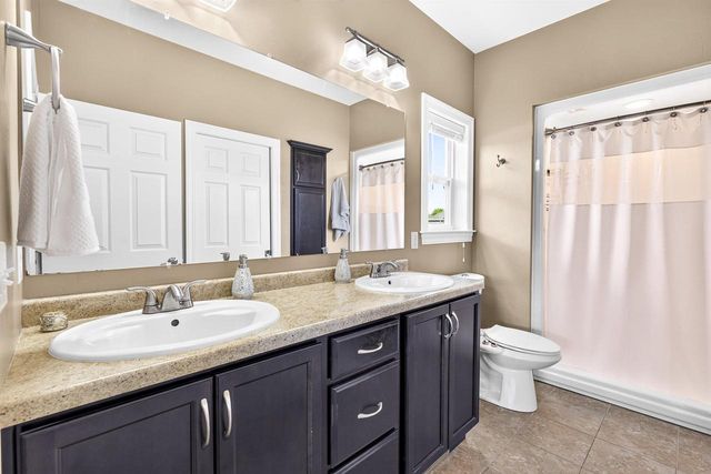 1579 LONE OAK DRIVE, Neenah, WI 54956