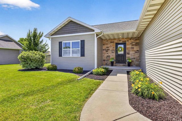 1579 LONE OAK DRIVE, Neenah, WI 54956