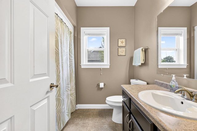 1579 LONE OAK DRIVE, Neenah, WI 54956