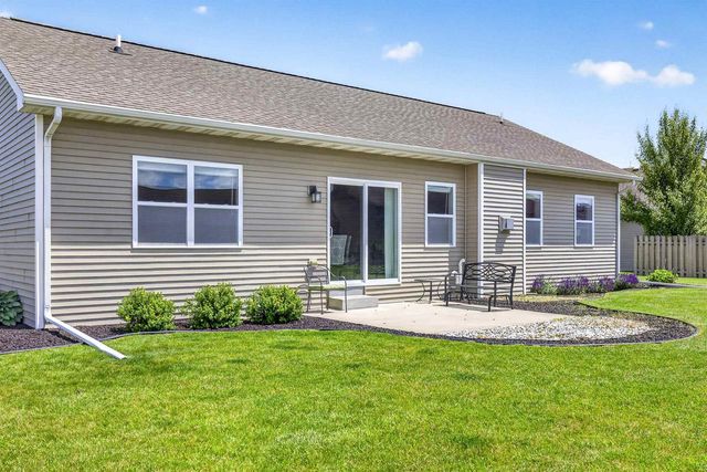 1579 LONE OAK DRIVE, Neenah, WI 54956