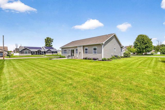 1579 LONE OAK DRIVE, Neenah, WI 54956