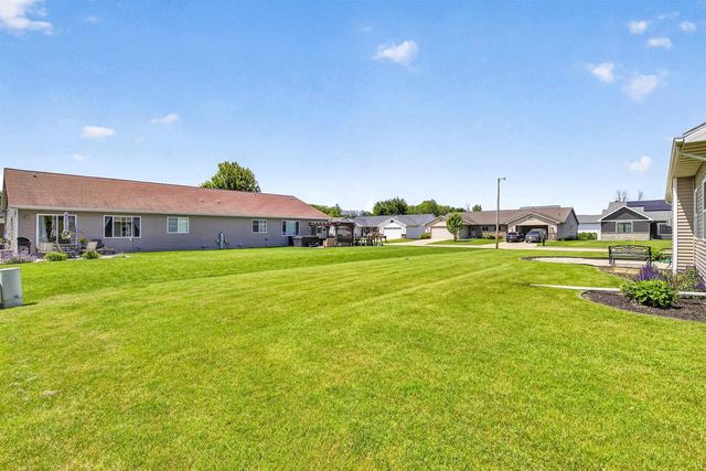 1579 LONE OAK DRIVE, Neenah, WI 54956