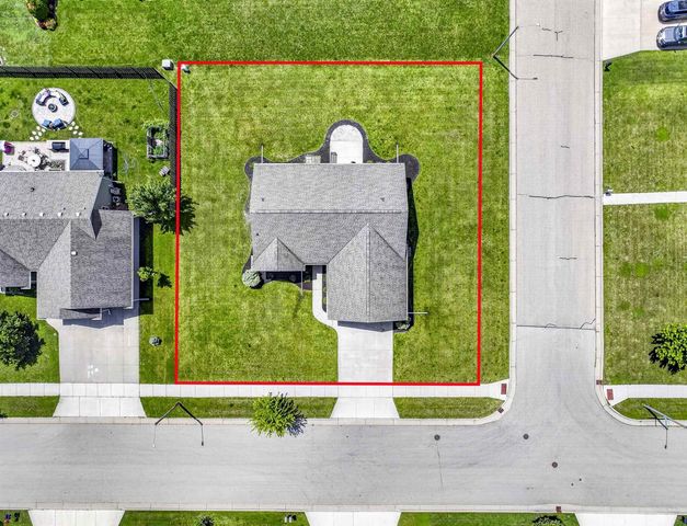 1579 LONE OAK DRIVE, Neenah, WI 54956