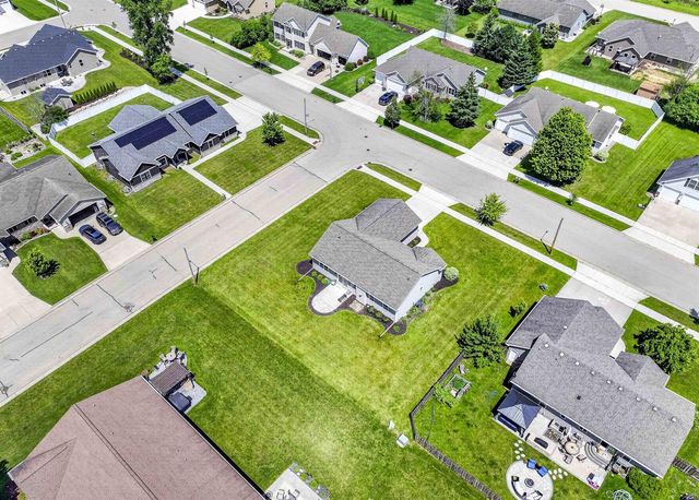1579 LONE OAK DRIVE, Neenah, WI 54956