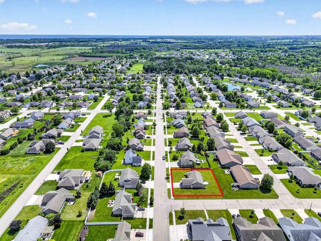 1579 LONE OAK DRIVE, Neenah, WI 54956
