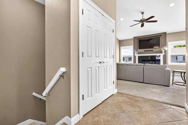 1579 LONE OAK DRIVE, Neenah, WI 54956