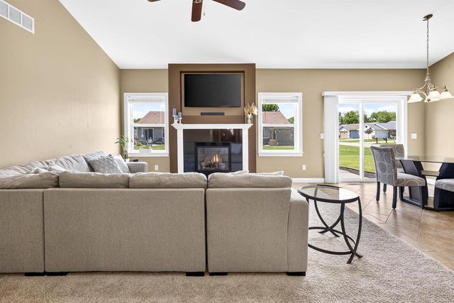 1579 LONE OAK DRIVE, Neenah, WI 54956