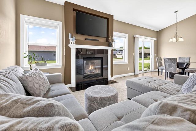 1579 LONE OAK DRIVE, Neenah, WI 54956