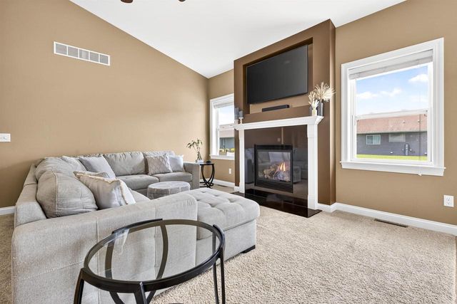 1579 LONE OAK DRIVE, Neenah, WI 54956