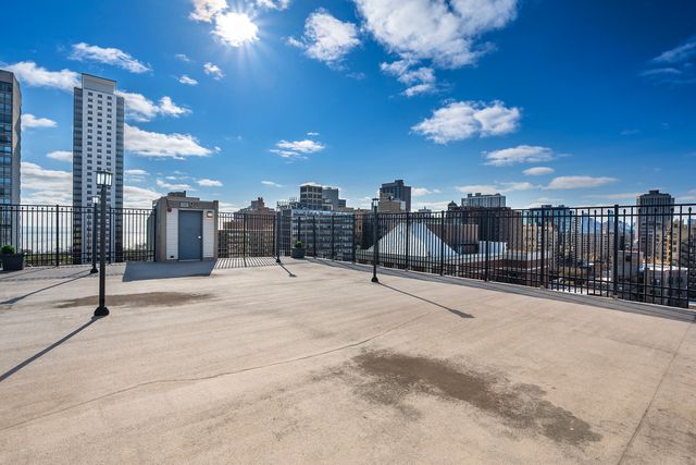 450 W Briar Place 7G, Chicago, IL 60657