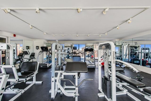 450 W Briar Place 7G, Chicago, IL 60657