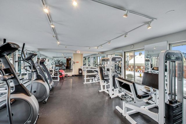 450 W Briar Place 7G, Chicago, IL 60657