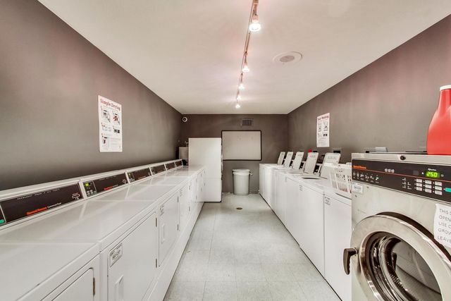 450 W Briar Place 7G, Chicago, IL 60657