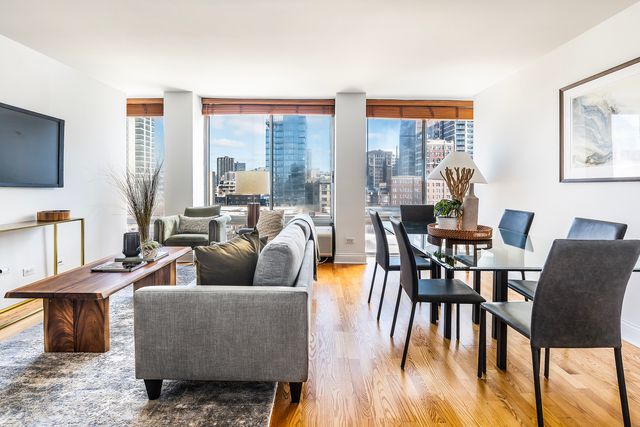 450 W Briar Place 7G, Chicago, IL 60657