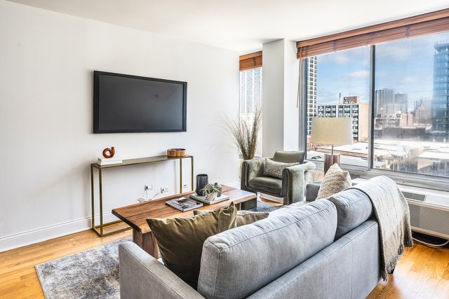 450 W Briar Place 7G, Chicago, IL 60657