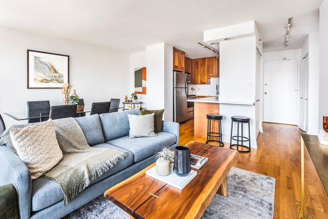 450 W Briar Place 7G, Chicago, IL 60657