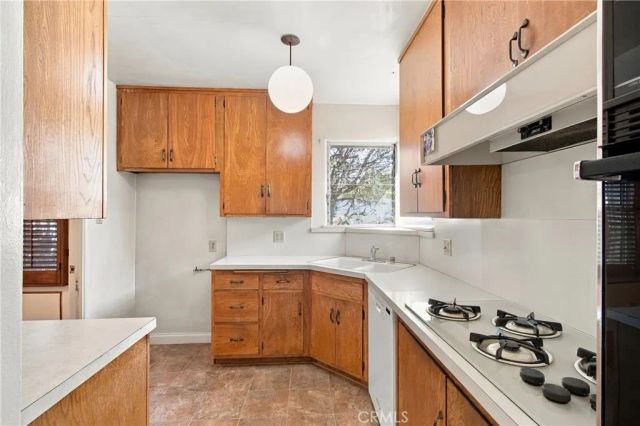 2043 N Maple, Burbank, CA 91505