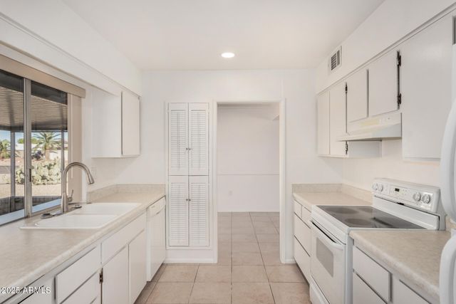 9428 W CEDAR HILL Circle N, Sun City, AZ 85351