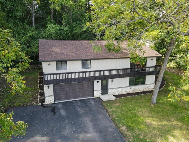 142 Riverside DRIVE, Waterford, WI 53185