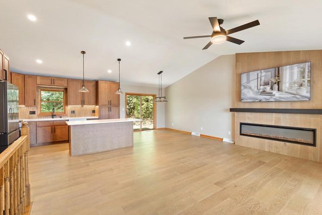 142 Riverside DRIVE, Waterford, WI 53185