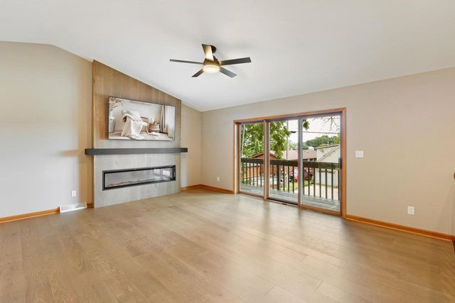 142 Riverside DRIVE, Waterford, WI 53185