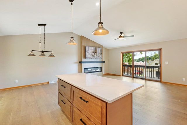 142 Riverside DRIVE, Waterford, WI 53185