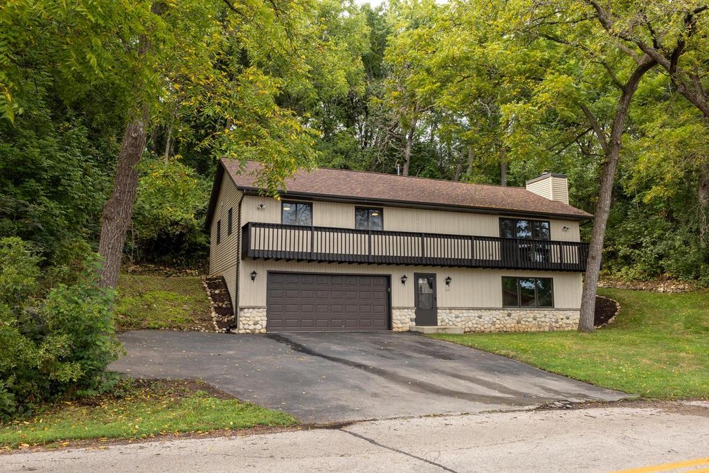 142 Riverside DRIVE, Waterford, WI 53185
