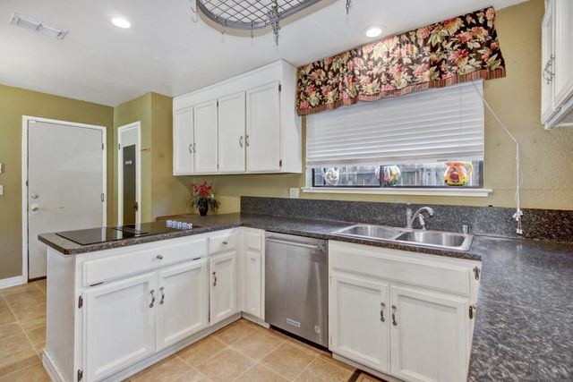 6600 Indian River Dr, Citrus Heights, CA 95621