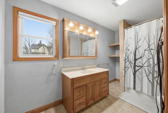 525 High Street, Grinnell, IA 50112