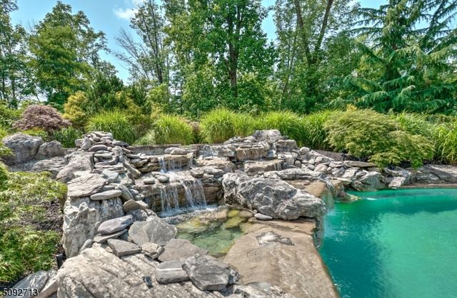 22 Sherwood Farm Rd, Far Hills Boro, NJ 07931