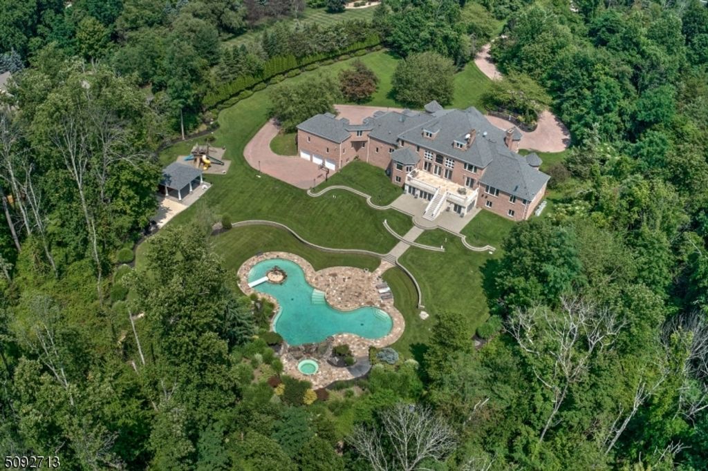 22 Sherwood Farm Rd, Far Hills Boro, NJ 07931