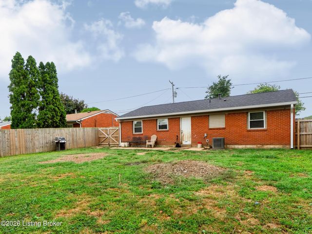 921 Blossom Rd, Louisville, KY 40229