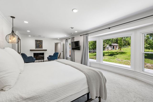 310 Deerwood Ln, Brentwood, TN 37027