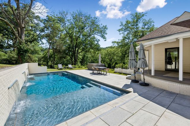 310 Deerwood Ln, Brentwood, TN 37027