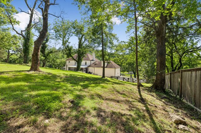 310 Deerwood Ln, Brentwood, TN 37027