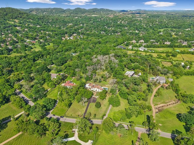 310 Deerwood Ln, Brentwood, TN 37027