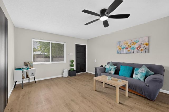 8803 Los Arboles Avenue NE, Albuquerque, NM 87112