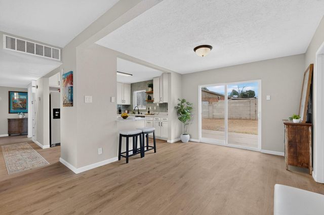 8803 Los Arboles Avenue NE, Albuquerque, NM 87112