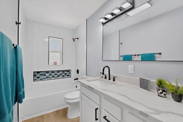 8803 Los Arboles Avenue NE, Albuquerque, NM 87112
