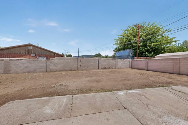 8803 Los Arboles Avenue NE, Albuquerque, NM 87112