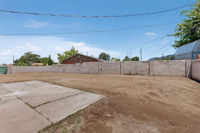 8803 Los Arboles Avenue NE, Albuquerque, NM 87112
