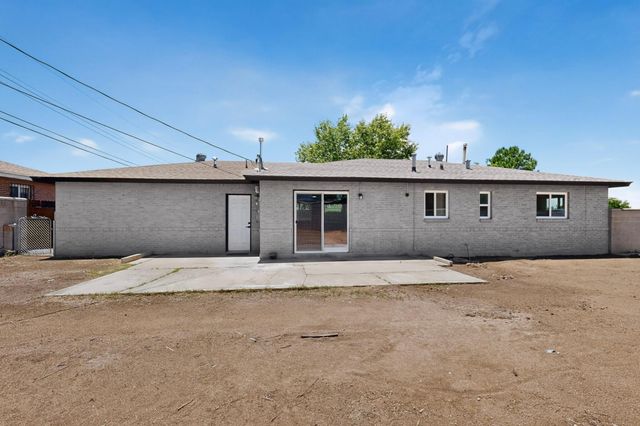 8803 Los Arboles Avenue NE, Albuquerque, NM 87112