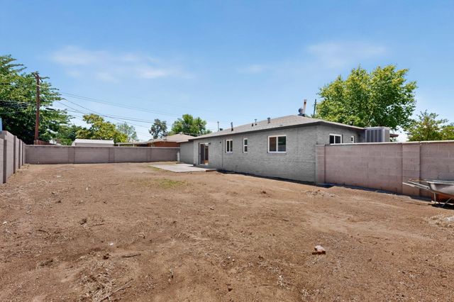 8803 Los Arboles Avenue NE, Albuquerque, NM 87112