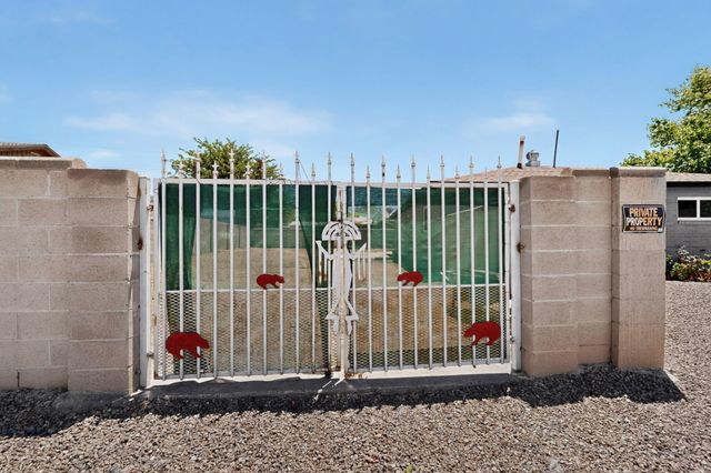 8803 Los Arboles Avenue NE, Albuquerque, NM 87112