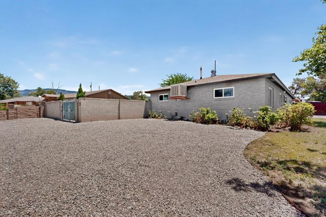 8803 Los Arboles Avenue NE, Albuquerque, NM 87112