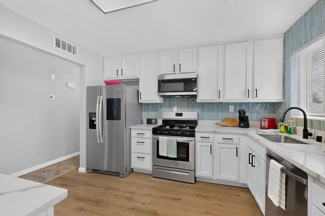 8803 Los Arboles Avenue NE, Albuquerque, NM 87112