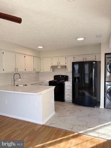 2401 E ROSECROFT VILLAGE CIR, Oxon Hill, MD 20745