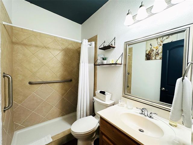 18401 Lakeland DR, Lago Vista, TX 78645