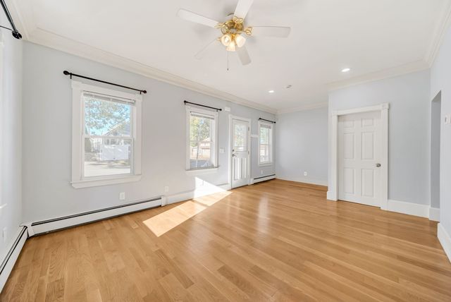 6 Border St 6, Dedham, MA 02026